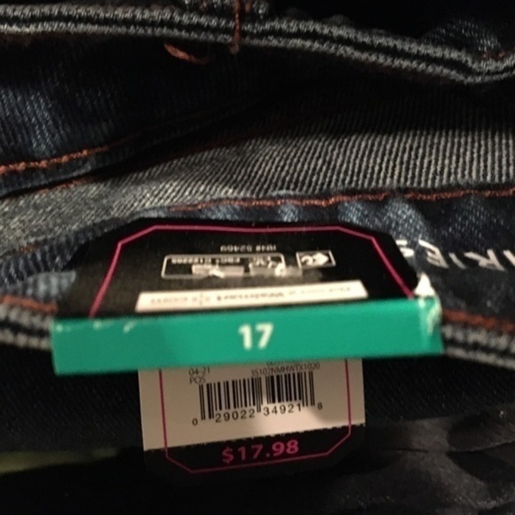 NWT No Boundaries Size 17 Distressed Dark Wash Super High Rise Straight Leg - Picture 9 of 9